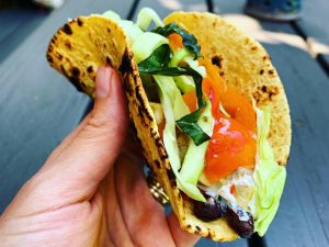 Tacos de alcachofa y pimiento rojo Recipe Image