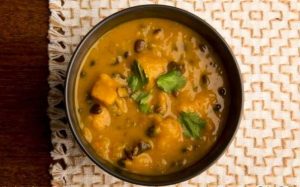 Sopa de frijoles negros y calabaza Recipe Image