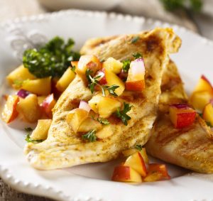 Pollo en salsa de durazno y ciruela Recipe Image