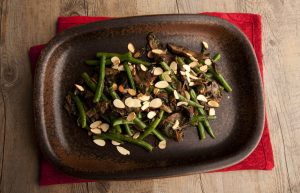 Salteado de judías verdes y setas Recipe Image