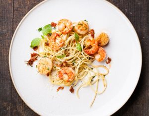 Espaguetis con mariscos a la parrilla Recipe Image