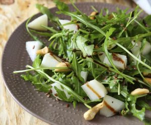 Ensalada de Peras Pochadas con Vinagreta de Vino Blanco Recipe Image