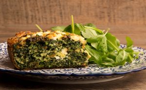 Pastel de col rizada y queso feta Recipe Image