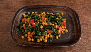 Estofado de garbanzos y acelgas estilo Marroquí Recipe Image