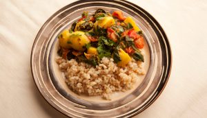 Curry de patatas y espinacas Recipe Image