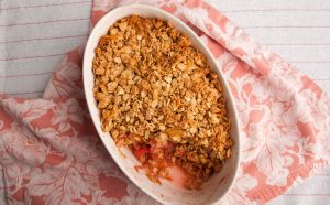 Crumble de ruibarbo y jengibre Recipe Image