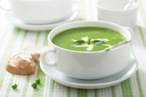 Sopa fría de chícharos y menta para la primavera Recipe Image