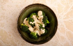 Brócoli al Vapor con Sésamo y Salsa Remoulade Recipe Image