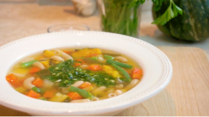 Sopa de vegetales de otoño con gremolata picante Recipe Image